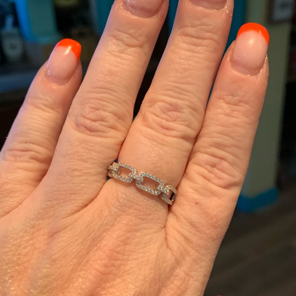 Live listing—Stunning D link chain style Moissanite band
